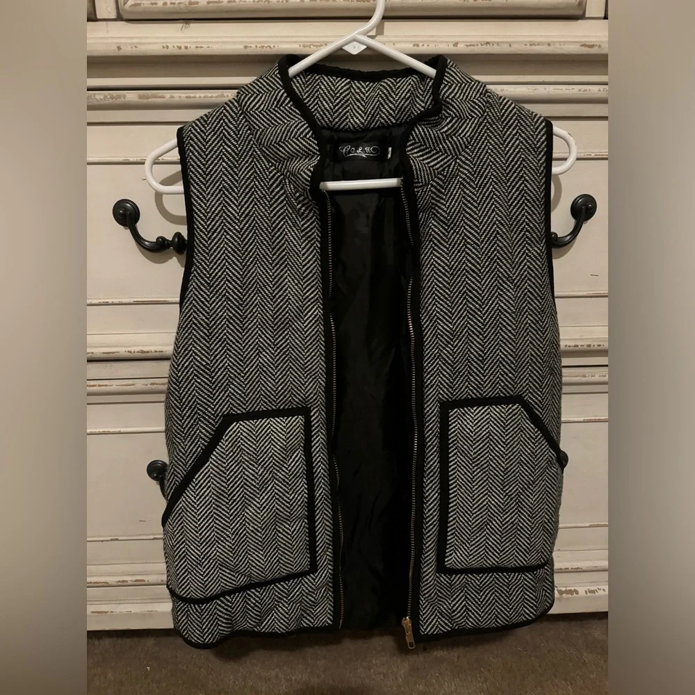 Grayish/black winter vest - Picture 1 of 5